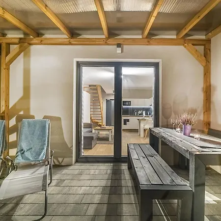 Zlote Piaski Kryty Basen Sauna Jacuzzi Lodge *