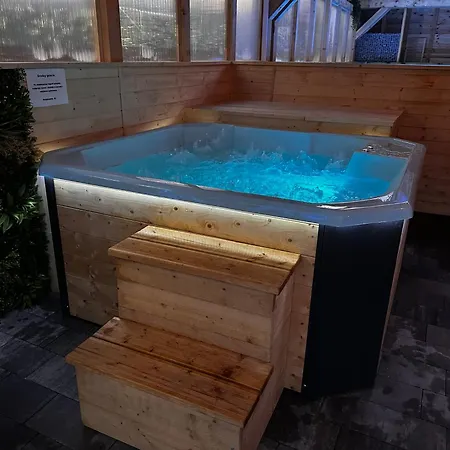 Zlote Piaski Kryty Basen Sauna Jacuzzi