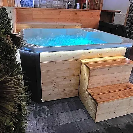 Zlote Piaski Kryty Basen Sauna Jacuzzi Lodge *