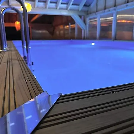 Zlote Piaski Kryty Basen Sauna Jacuzzi Lodge *