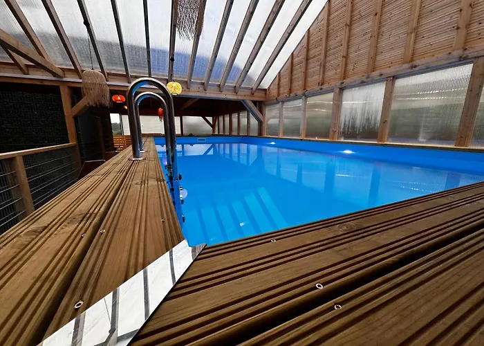 Zlote Piaski Kryty Basen Sauna Jacuzzi Lodge *